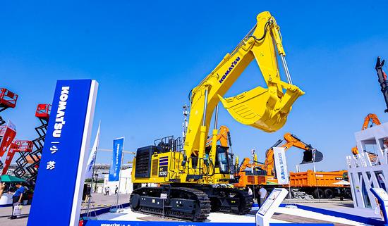 Pada bulan Desember, ekskavator Komatsu Tiongkok beroperasi selama 108 jam, naik 19,5% YoY; empat wilayah lainnya juga menunjukkan pertumbuhan YoY yang positif.